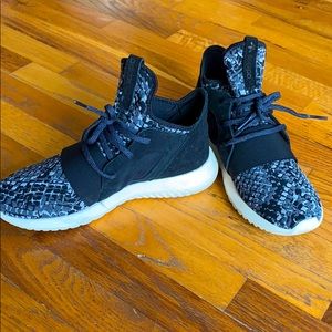 Women’s Adidas Tubular Running Shoe